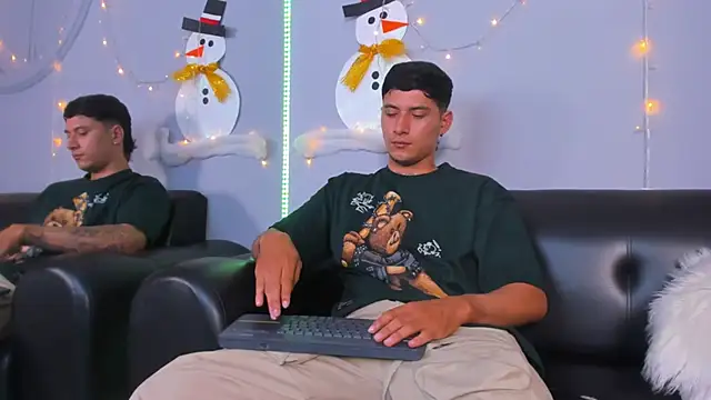 Snapshot of Damian23__ chatting on 12-29-24, 05:22 Damian23   online show from 12-29-24, 05:22