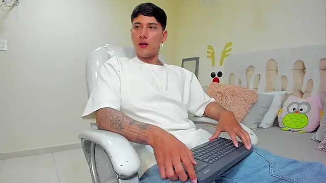 Snapshot of Damian23__ chatting on 01-02-25, 04:02 Damian23   online show from 01-02-25, 04:02