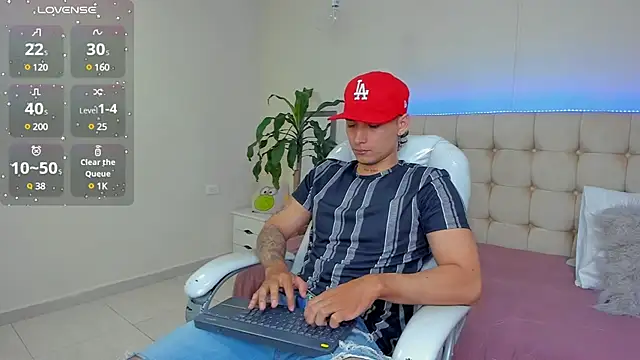 Snapshot of Damian23__ chatting on 01-27-25, 12:48 Damian23   online show from 01-27-25, 12:48