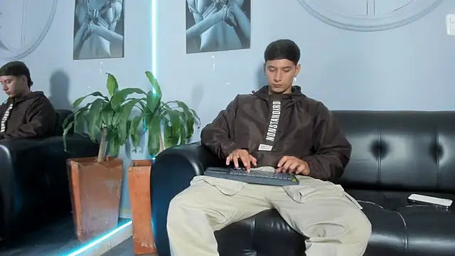 Snapshot of Damian23__ chatting on 02-15-25, 03:20 Damian23   online show from 02-15-25, 03:20