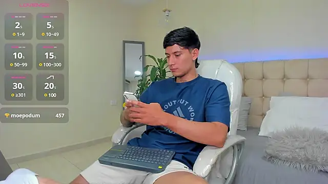 Snapshot of Damian23__ chatting on 02-19-25, 04:00 Damian23   online show from 02-19-25, 04:00