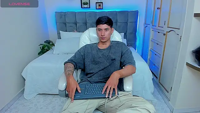 Snapshot of Damian23__ chatting on 03-07-25, 12:34 Damian23   online show from 03-07-25, 12:34