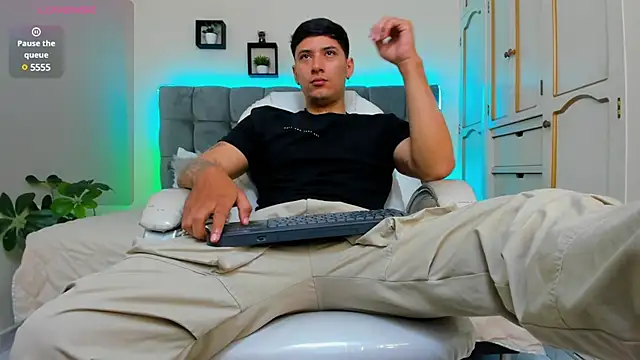 Snapshot of Damian23__ chatting on 03-20-25, 12:32 Damian23   online show from 03-20-25, 12:32
