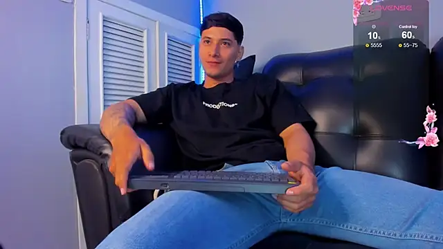 Snapshot of Damian23__ chatting on 03-21-25, 12:39 Damian23   online show from 03-21-25, 12:39