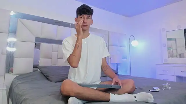 Alexx tc online show from 12-19-24, 04:02