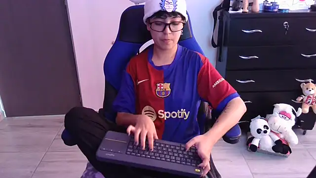 thomascooper7 online show from 12-16-25, 05:07