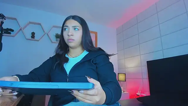 Snapshot of Christine_Laam chatting on 10-30-25, 12:28 Christine Laam online show from 10-30-25, 12:28