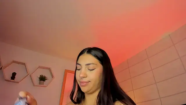 Snapshot of Christine_Laam chatting on 11-04-25, 12:04 Christine Laam online show from 11-04-25, 12:04