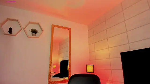 Snapshot of Christine_Laam chatting on 11-14-25, 12:15 Christine Laam online show from 11-14-25, 12:15