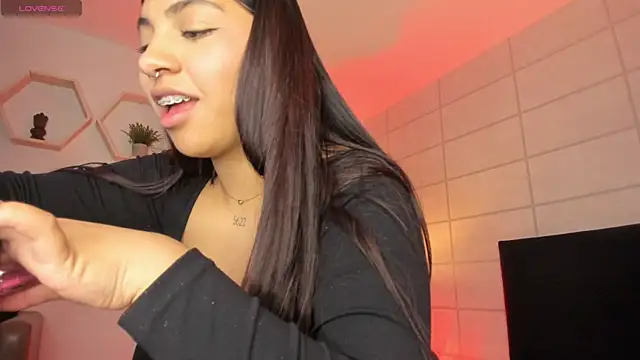 Snapshot of Christine_Laam chatting on 11-15-25, 02:31 Christine Laam online show from 11-15-25, 02:31