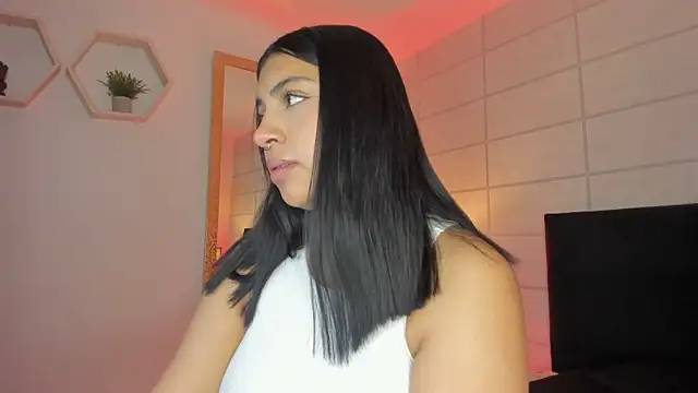 Snapshot of Christine_Laam chatting on 11-18-25, 12:09 Christine Laam online show from 11-18-25, 12:09