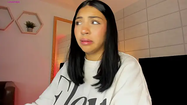 Snapshot of Christine_Laam chatting on 11-19-25, 12:05 Christine Laam online show from 11-19-25, 12:05