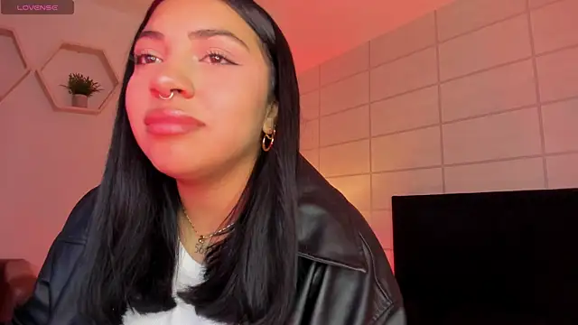 Snapshot of Christine_Laam chatting on 12-15-25, 11:58 Christine Laam online show from 12-15-25, 11:58