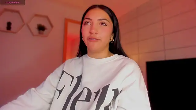 Snapshot of Christine_Laam chatting on 12-18-25, 12:00 Christine Laam online show from 12-18-25, 12:00