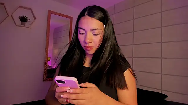 Christine Laam online show from 04-23-26, 01:35