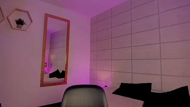 Christine Laam online show from 04-25-26, 12:46