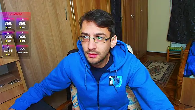 Snapshot of HungEddy chatting on 12-03-24, 02:58 HungEddy online show from 12-03-24, 02:58