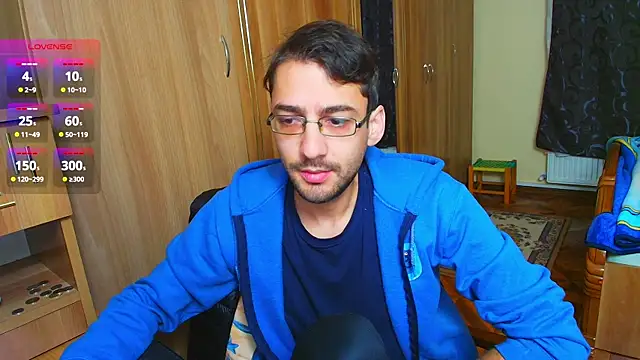 Snapshot of HungEddy chatting on 12-04-24, 03:04 HungEddy online show from 12-04-24, 03:04