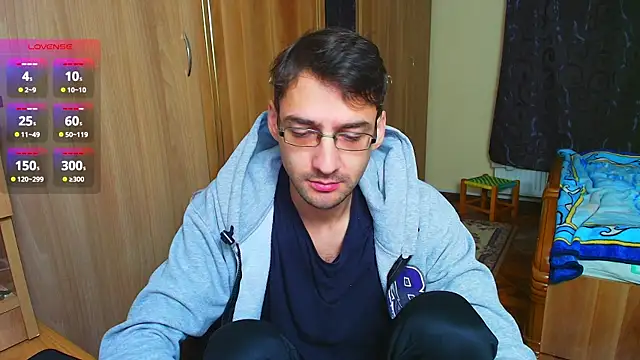 Snapshot of HungEddy chatting on 12-07-24, 09:22 HungEddy online show from 12-07-24, 09:22