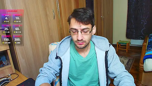 Snapshot of HungEddy chatting on 12-10-24, 12:05 HungEddy online show from 12-10-24, 12:05