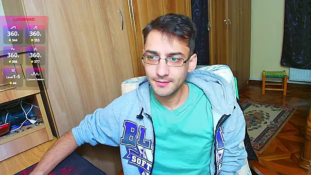 Snapshot of HungEddy chatting on 12-12-24, 07:59 HungEddy online show from 12-12-24, 07:59