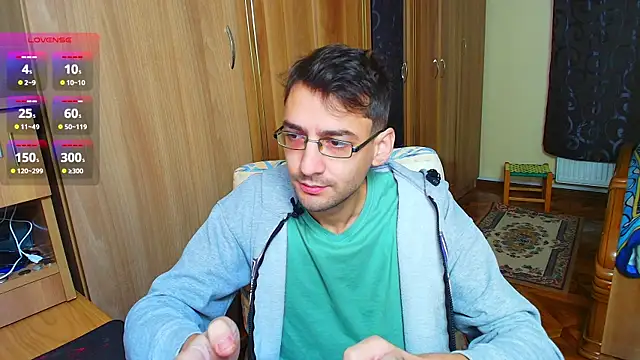 Snapshot of HungEddy chatting on 12-13-24, 01:44 HungEddy online show from 12-13-24, 01:44