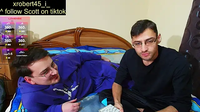 Snapshot of HungEddy chatting on 12-14-24, 08:18 HungEddy online show from 12-14-24, 08:18