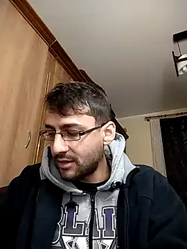 Snapshot of HungEddy chatting on 12-20-24, 02:08 HungEddy online show from 12-20-24, 02:08