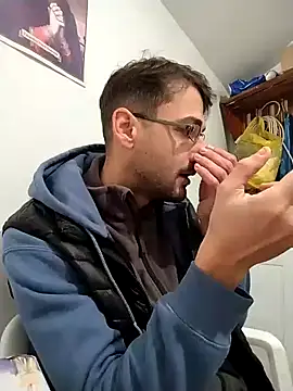 Snapshot of HungEddy chatting on 12-21-24, 12:20 HungEddy online show from 12-21-24, 12:20