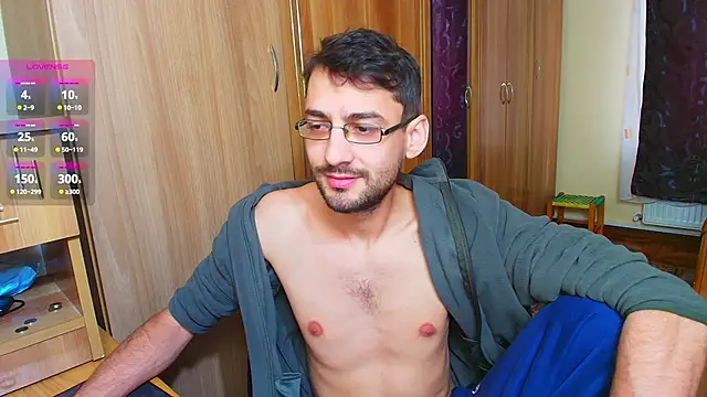 Snapshot of HungEddy chatting on 12-22-24, 10:06 HungEddy online show from 12-22-24, 10:06