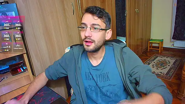 Snapshot of HungEddy chatting on 12-23-24, 06:11 HungEddy online show from 12-23-24, 06:11