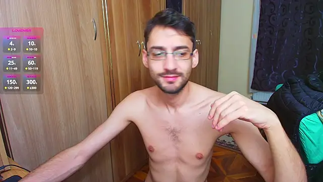 Snapshot of HungEddy chatting on 12-23-24, 03:23 HungEddy online show from 12-23-24, 03:23