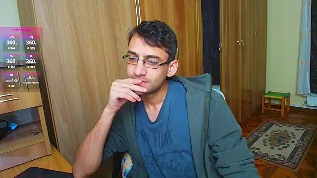 Snapshot of HungEddy chatting on 12-24-24, 06:17 HungEddy online show from 12-24-24, 06:17