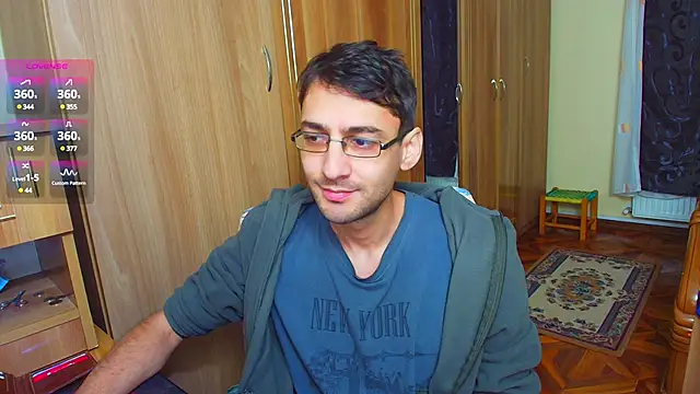 Snapshot of HungEddy chatting on 12-25-24, 11:33 HungEddy online show from 12-25-24, 11:33