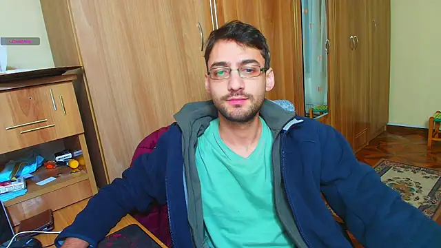 Snapshot of HungEddy chatting on 12-31-24, 08:34 HungEddy online show from 12-31-24, 08:34