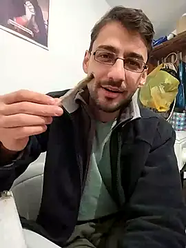 Snapshot of HungEddy chatting on 01-02-25, 08:13 HungEddy online show from 01-02-25, 08:13