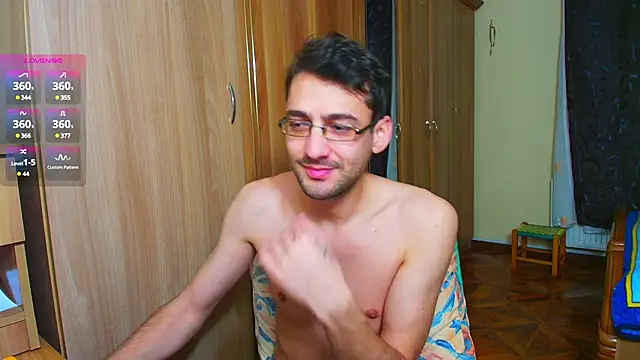 Snapshot of HungEddy chatting on 01-08-25, 09:12 HungEddy online show from 01-08-25, 09:12