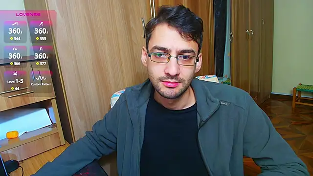 Snapshot of HungEddy chatting on 01-09-25, 04:39 HungEddy online show from 01-09-25, 04:39