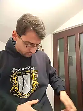 Snapshot of HungEddy chatting on 01-16-25, 10:23 HungEddy online show from 01-16-25, 10:23