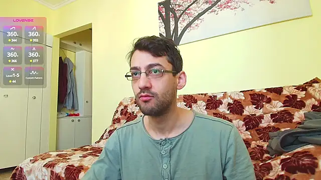 Snapshot of HungEddy chatting on 03-09-25, 12:09 HungEddy online show from 03-09-25, 12:09