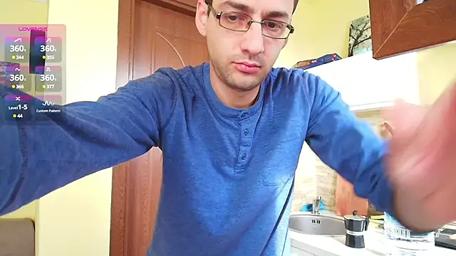 Snapshot of HungEddy chatting on 03-11-25, 07:48 HungEddy online show from 03-11-25, 07:48