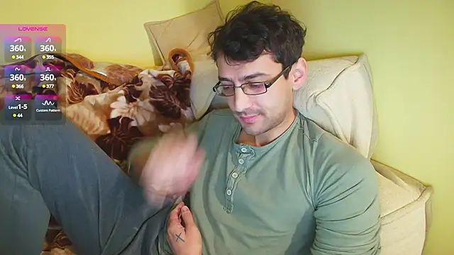 Snapshot of HungEddy chatting on 03-22-25, 08:26 HungEddy online show from 03-22-25, 08:26