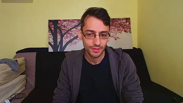 Snapshot of HungEddy chatting on 10-02-25, 12:12 HungEddy online show from 10-02-25, 12:12