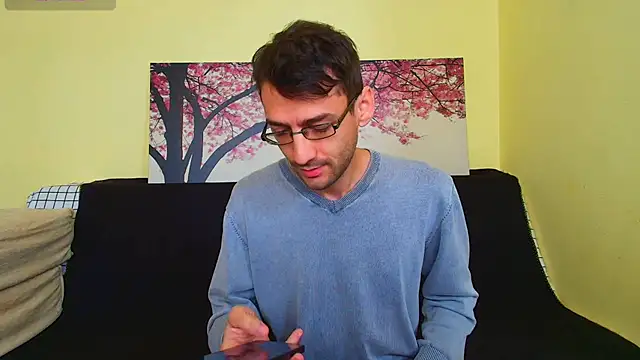 Snapshot of HungEddy chatting on 10-12-25, 11:20 HungEddy online show from 10-12-25, 11:20