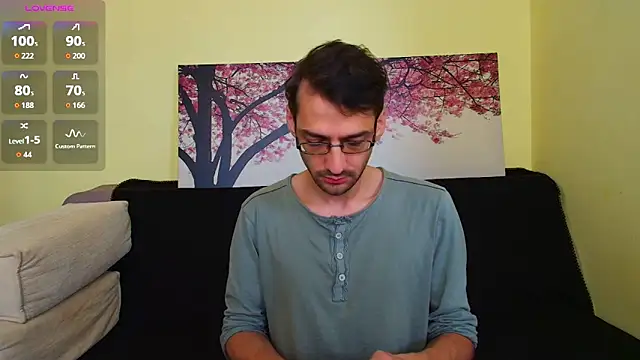 Snapshot of HungEddy chatting on 11-21-25, 08:46 HungEddy online show from 11-21-25, 08:46