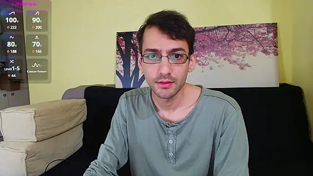 Snapshot of HungEddy chatting on 11-22-25, 02:16 HungEddy online show from 11-22-25, 02:16