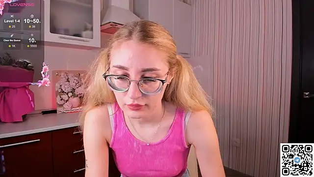 Snapshot of LivyyBossom chatting on 02-08-25, 06:01 LivyyBossom online show from 02-08-25, 06:01