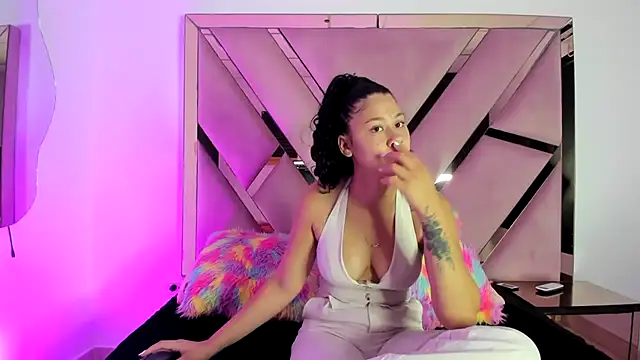 Sofia-candyht online show from 02-18-25, 09:09