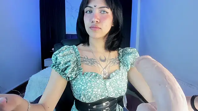 Snapshot of Gianna_foxy chatting on 01-23-25, 05:02 Gianna foxy online show from 01-23-25, 05:02