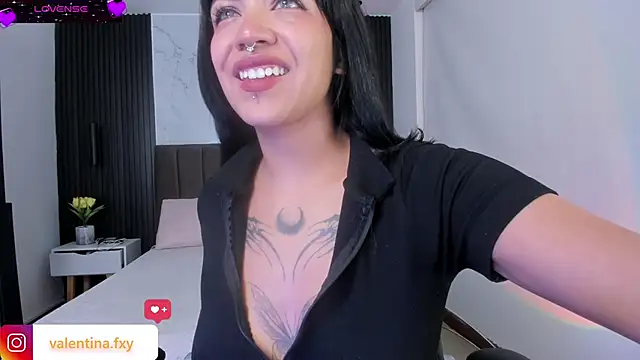 Snapshot of Gianna_foxy chatting on 10-28-25, 05:00 Gianna foxy online show from 10-28-25, 05:00